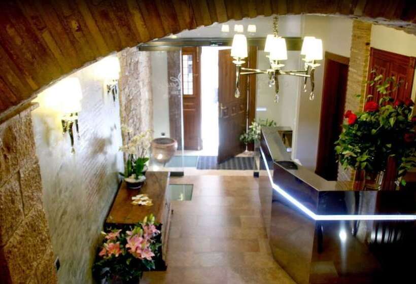 فندق Castillo De Alquézar