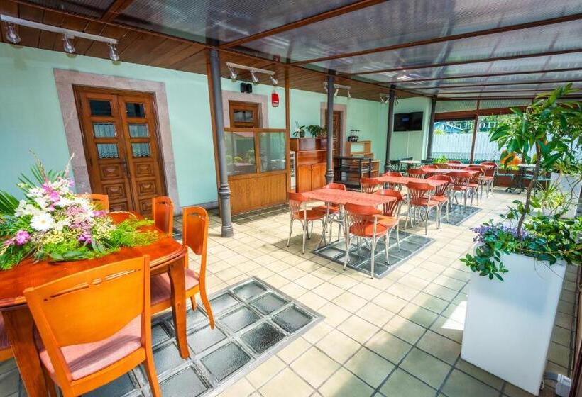 فندق Castillo De Gauzón