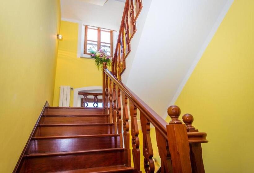 فندق Castillo De Gauzón