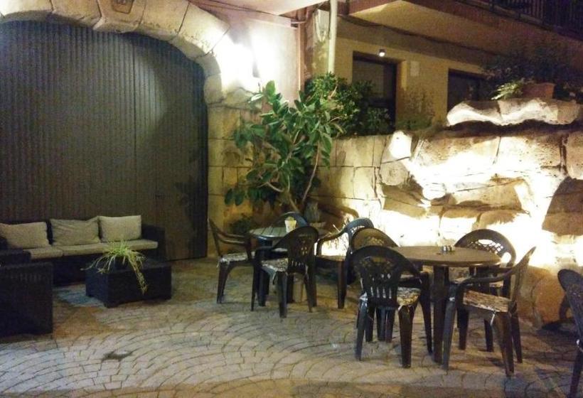 호텔 Hostal Sant Roc