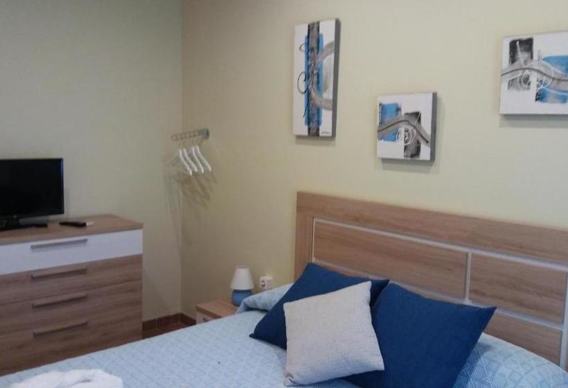 호텔 Hostal Sant Roc