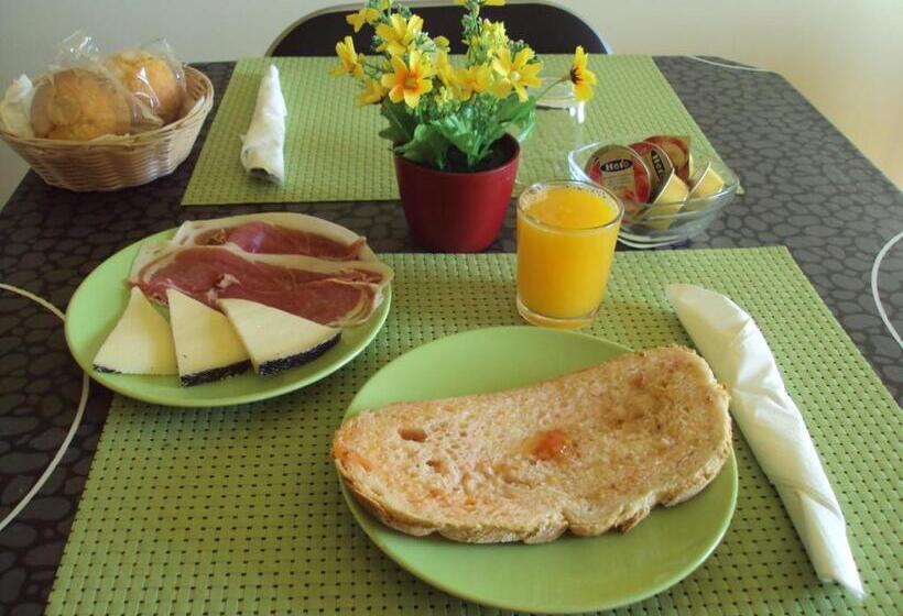 호텔 Hostal Sant Roc