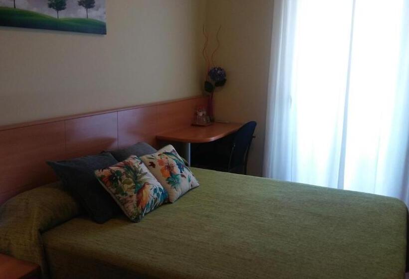 호텔 Hostal Sant Roc