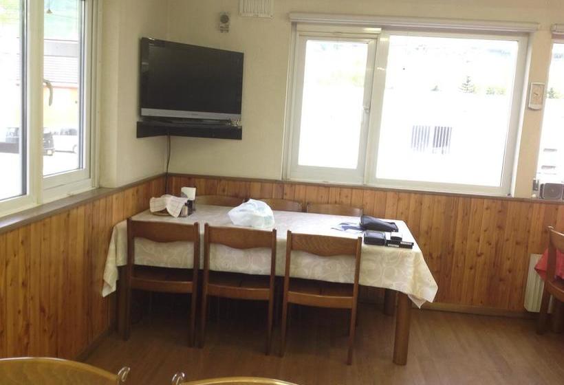 בית מלון כפרי Rusutsu Lodges Pension Lilla Huset