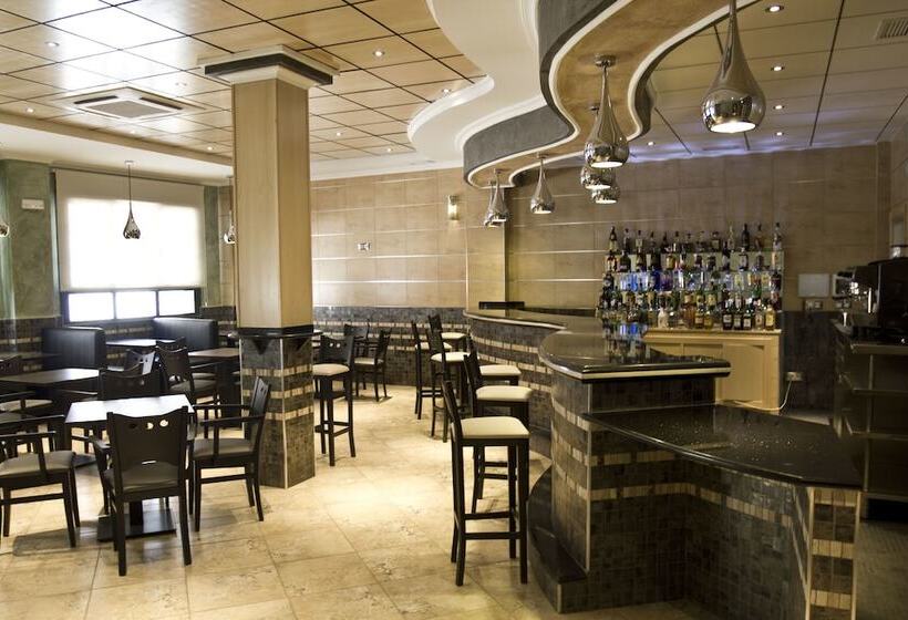 هتل Rural Orellana