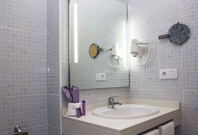 هتل Rural Orellana