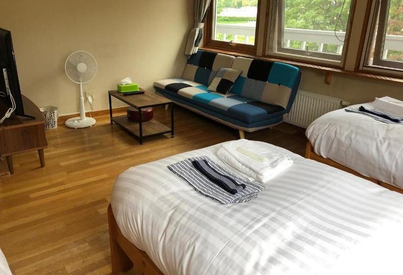 בית מלון כפרי Rusutsu Lodges Pension Lilla Huset