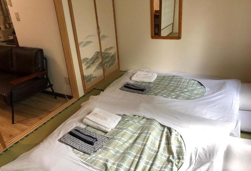 בית מלון כפרי Rusutsu Lodges Pension Lilla Huset