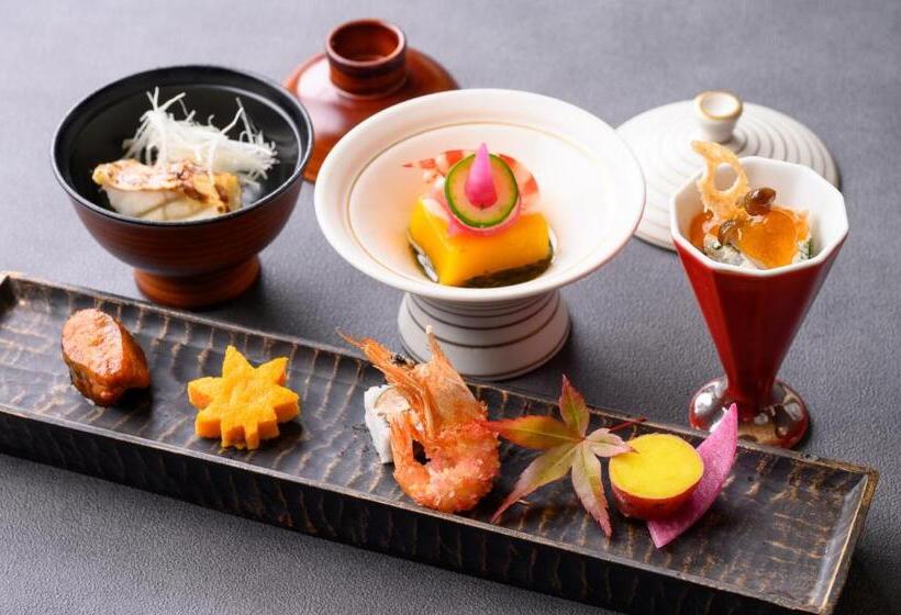 فندق Toba  International