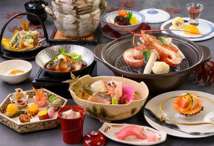 هتل Toba  International