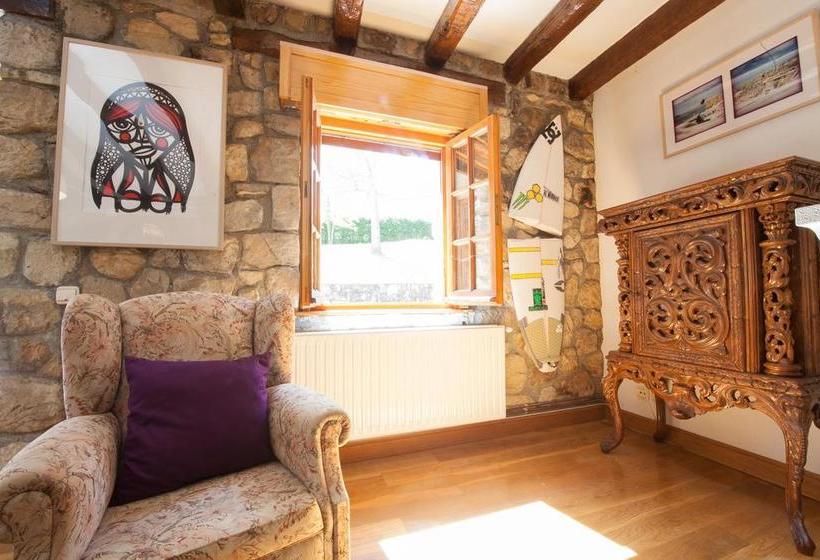 Moana Surf Hostel