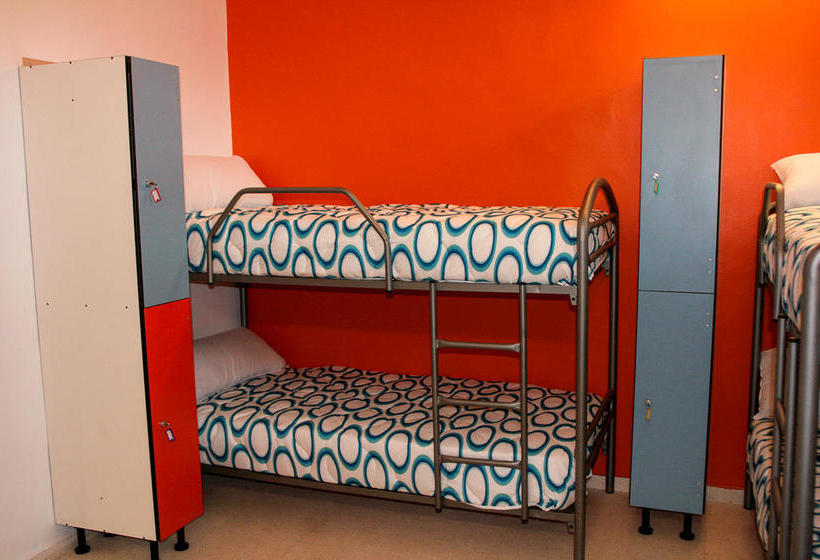 Mundaka Hostel & Sports Cafe