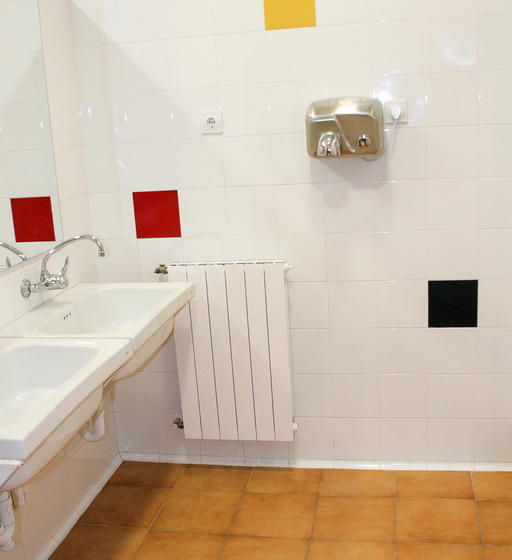 Mundaka Hostel & Sports Cafe