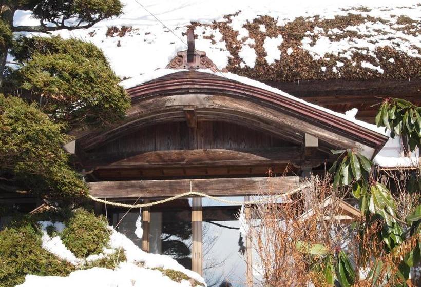 Oshi Ryokan