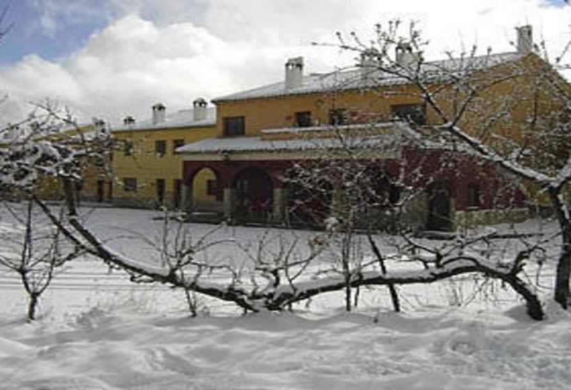 אתר נופש Caserio Inazares   Montaña, Chimenea, Nieve, Barbacoa
