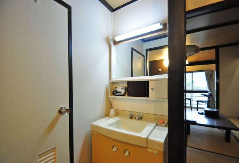 료칸 Kajiyabekkan Ramakkoro Yamaneko Yado