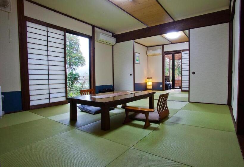 료칸 Yufuin Sanso Waremokou