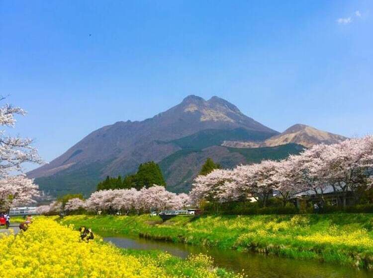 료칸 Yufuin Sanso Waremokou