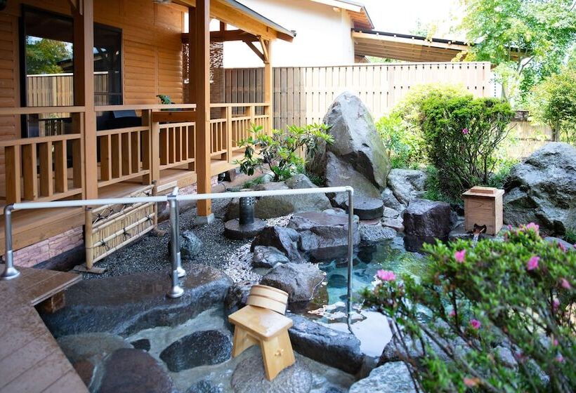 료칸 Yufuin Sanso Waremokou