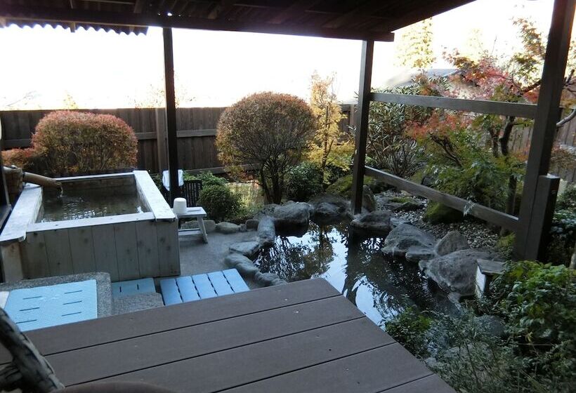 ריוקאן Yufuin Sanso Waremokou