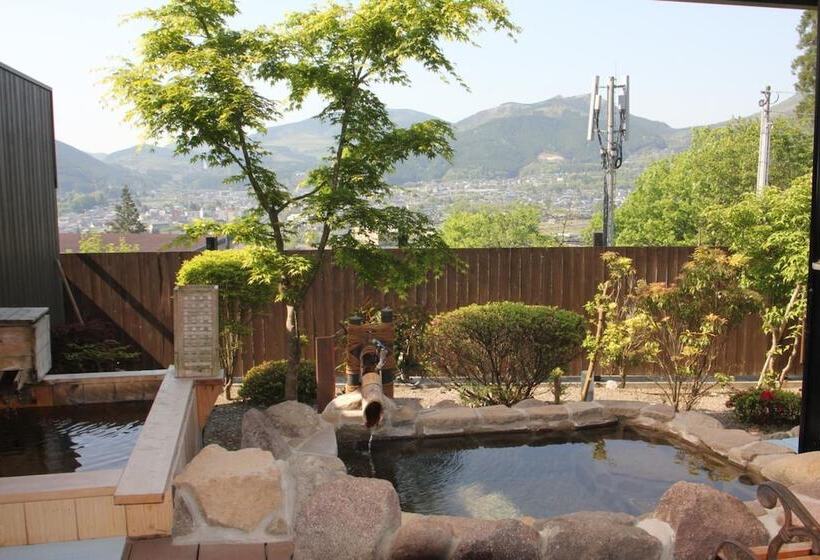 ריוקאן Yufuin Sanso Waremokou