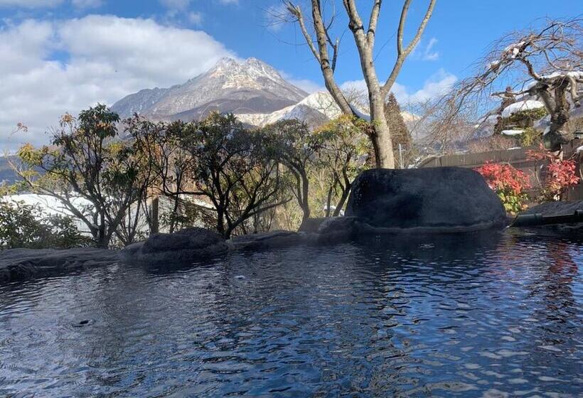 ריוקאן Yufuin Sanso Waremokou