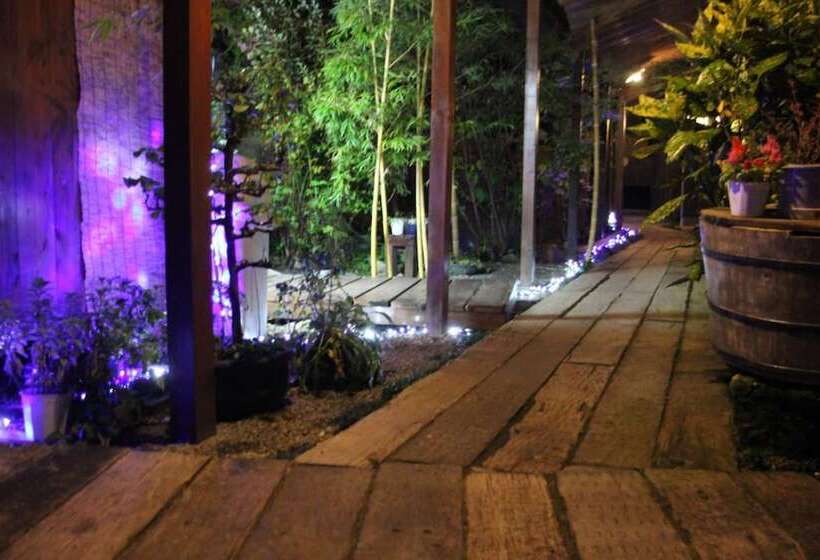 료칸 Yufuin Sanso Waremokou