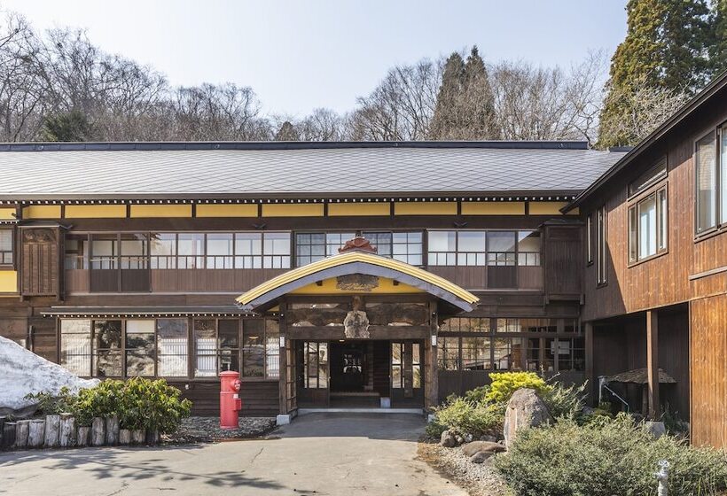 Tsuta Onsen Ryokan