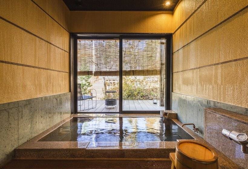Tsuta Onsen Ryokan