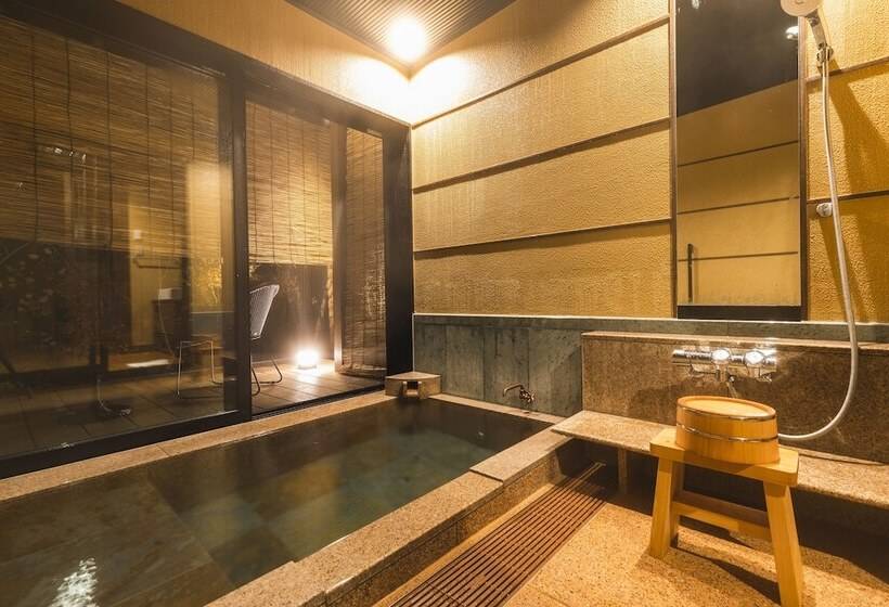 Tsuta Onsen Ryokan