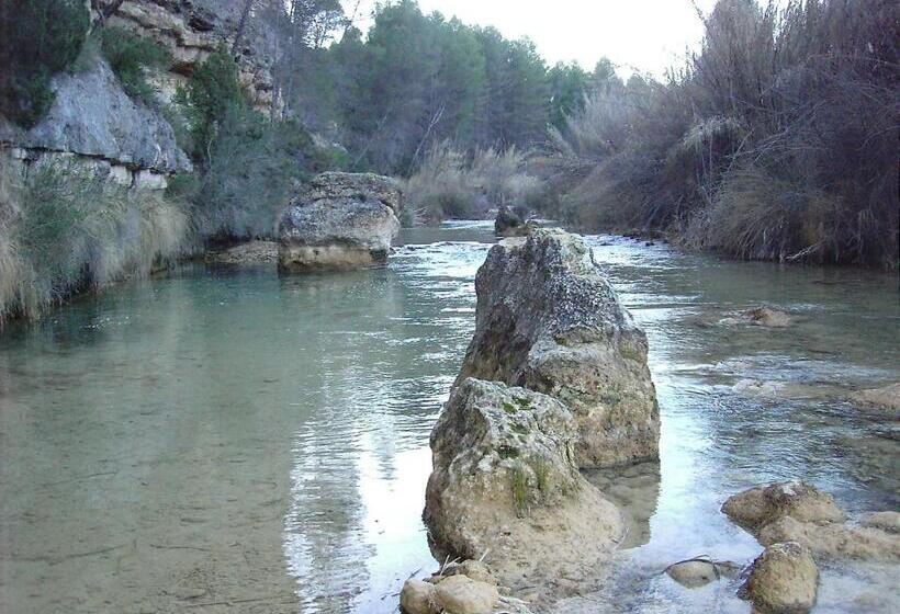 הוסטל Hostal Artiga