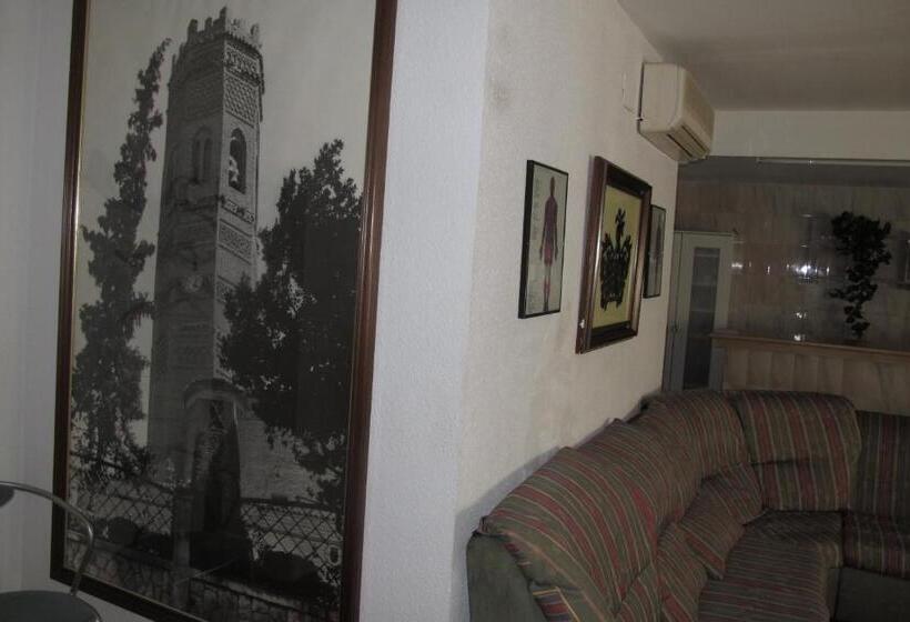 הוסטל Hostal Casa Pepe