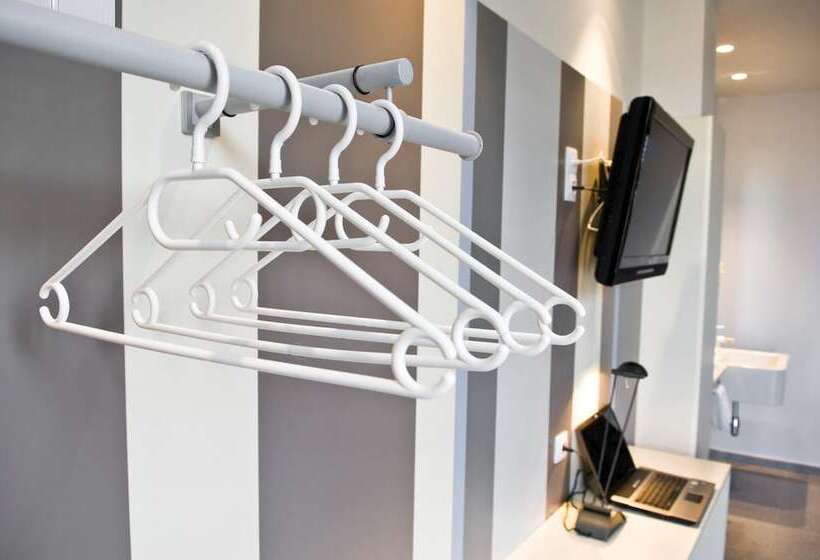 ユースホステル Hostal La Creu