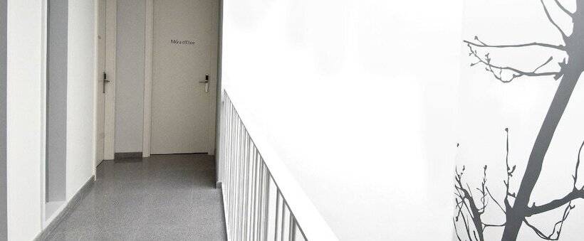 ユースホステル Hostal La Creu