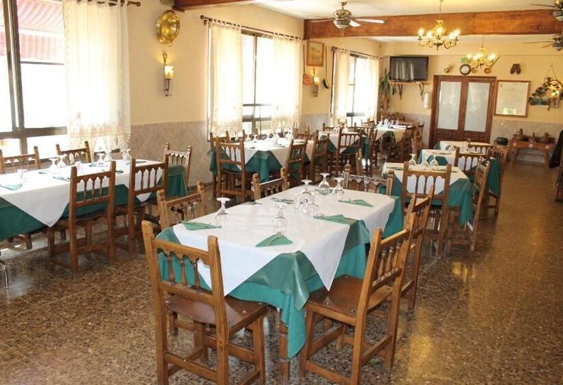 הוסטל Hostal Restaurante El Cercao