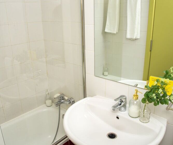 ユースホステル La Parada