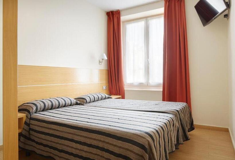 הוסטל Musika Plaza