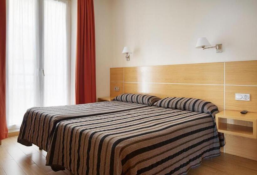 הוסטל Musika Plaza