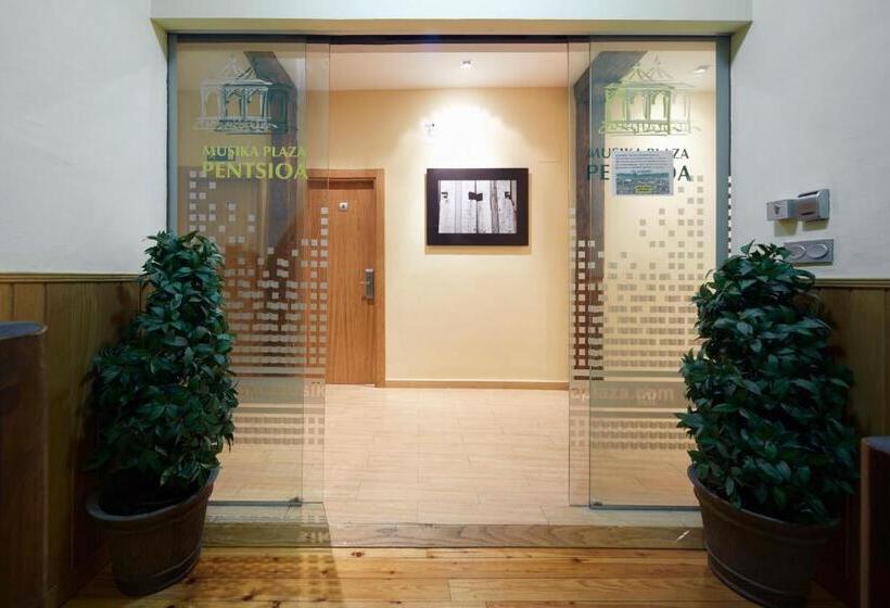 הוסטל Musika Plaza