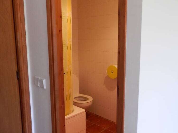 Albergue Restaurante Salto De Bierge   Hostel