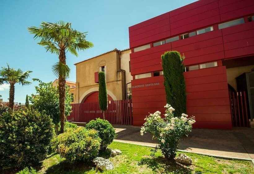 Albergue Santa Ana   Hostel