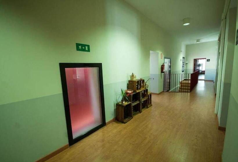 Albergue Santa Ana   Hostel