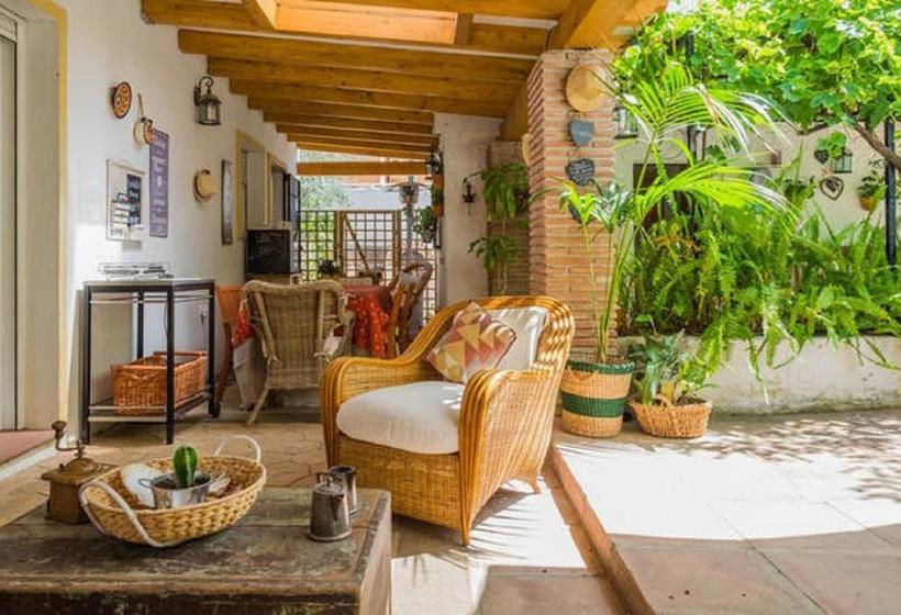 تختخواب و صبحانه At Home In Malaga Stay & Solo Travellers