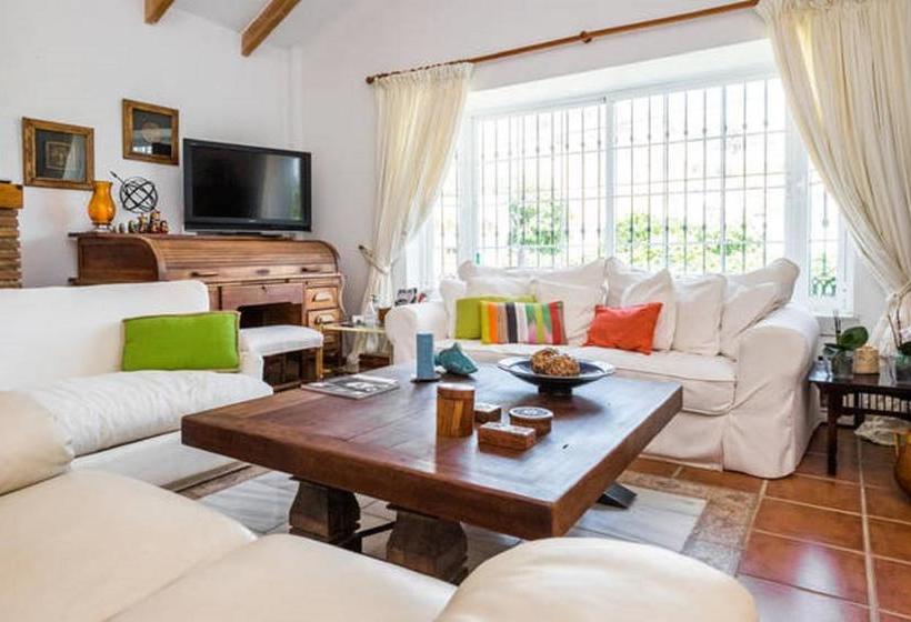 تختخواب و صبحانه At Home In Malaga Stay & Solo Travellers