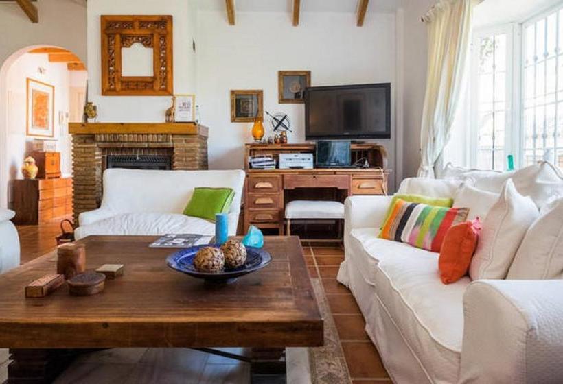 تختخواب و صبحانه At Home In Malaga Stay & Solo Travellers