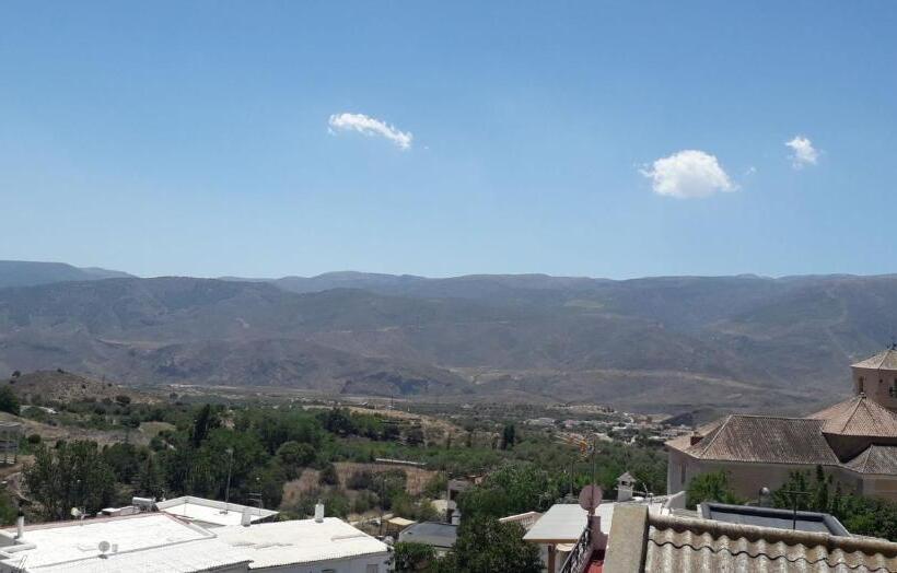 مبيت وإفطار Casa Rural Entresierras