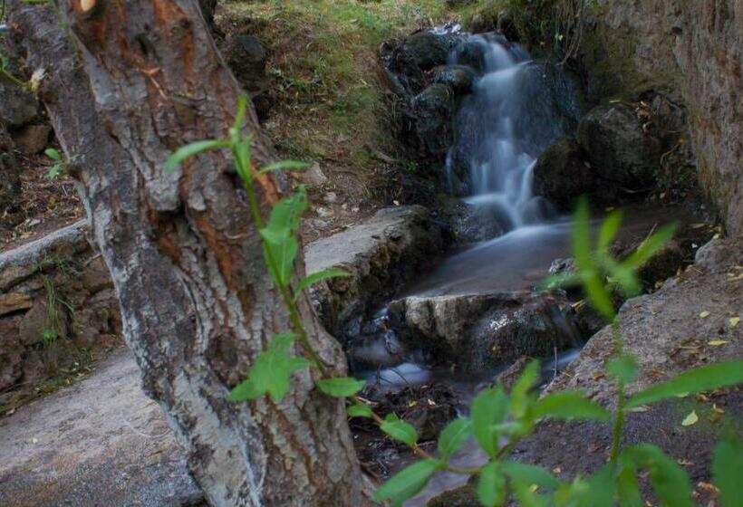 مبيت وإفطار Casa Rural Entresierras