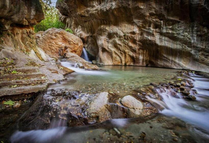 مبيت وإفطار Casa Rural Entresierras