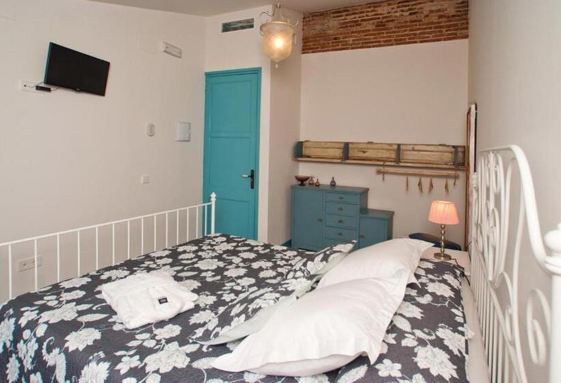 مبيت وإفطار Hostal Chic