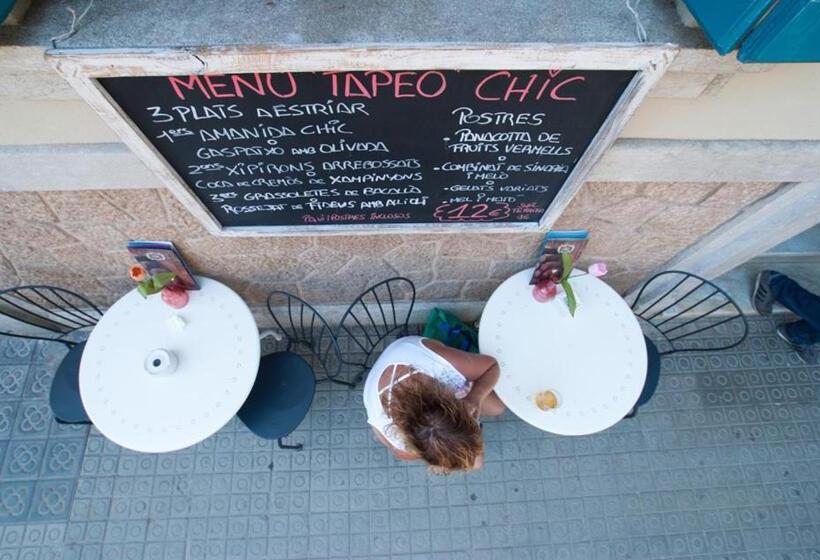 مبيت وإفطار Hostal Chic